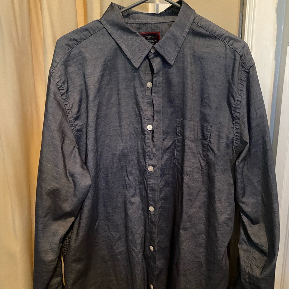 Men’s long sleeved UNTUCKit shirt